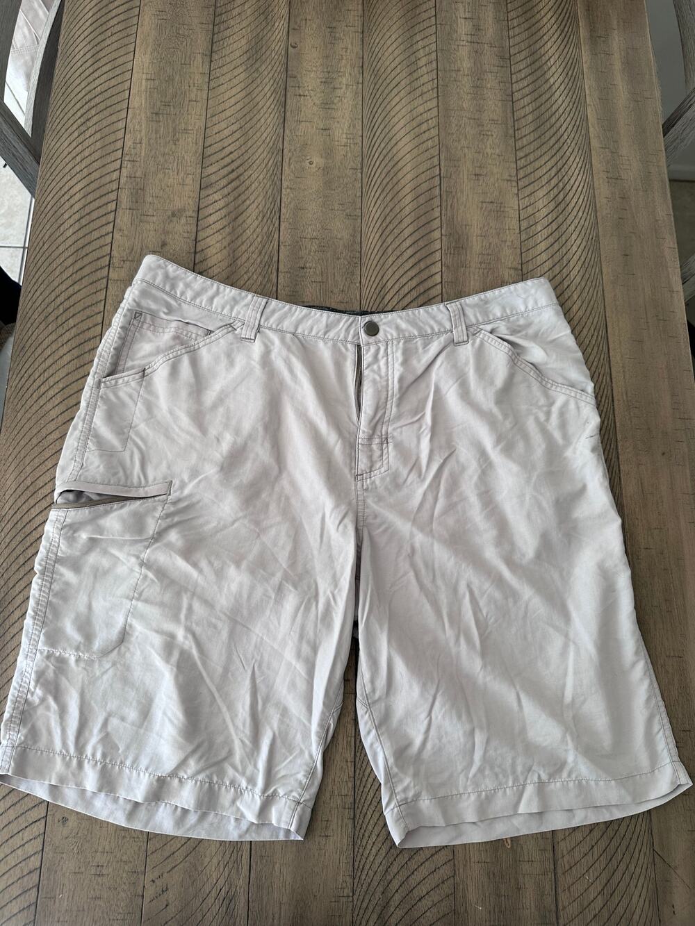 Mountain Hardwear Men's Gray Hiking Cargo Shorts Size 38 Outdoor Utility
